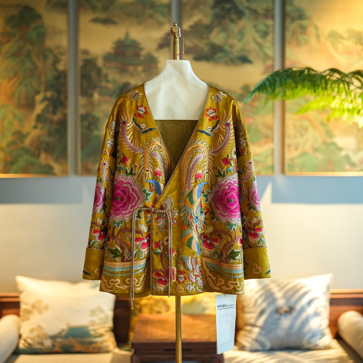 蓝大民族风桑蚕丝刺绣黄色外套