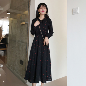 碎花雪纺连衣裙长袖女2023春夏新款收腰显瘦黑色中长款系带打底裙