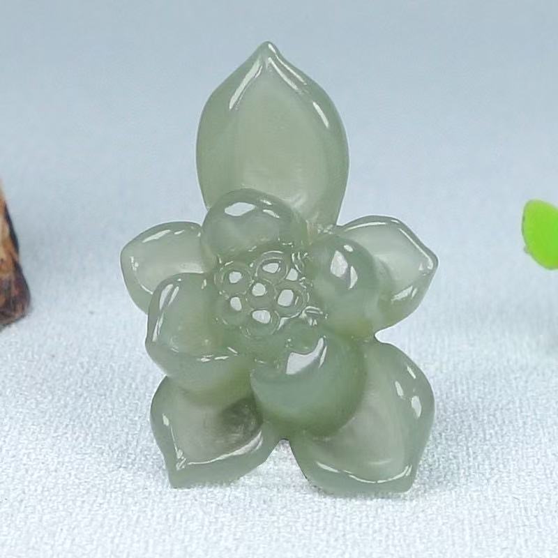 冰种晴水和田玉吊坠女款