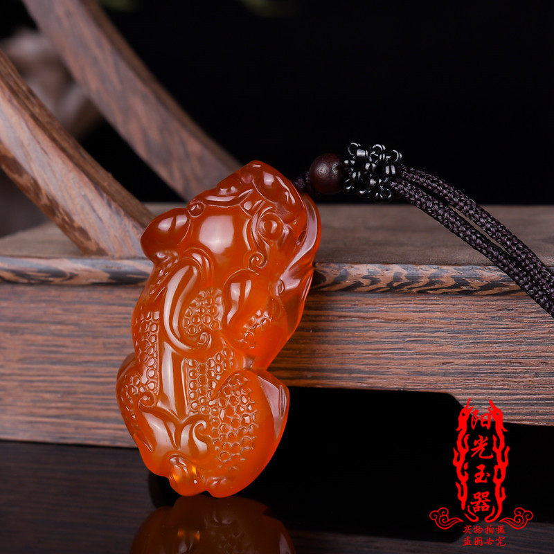 黄玉髓貔貅挂件 男女款红玛瑙玉貔貅吊坠招财转运项链坠子