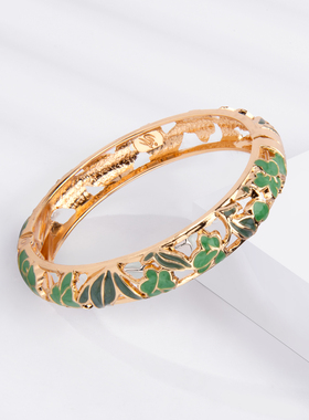 UJOY悦珈绿色镂空花卉手镯