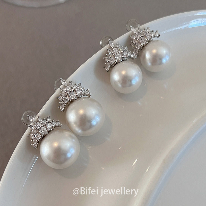 冰雪女王绸缎澳白珍珠耳钉女耳饰