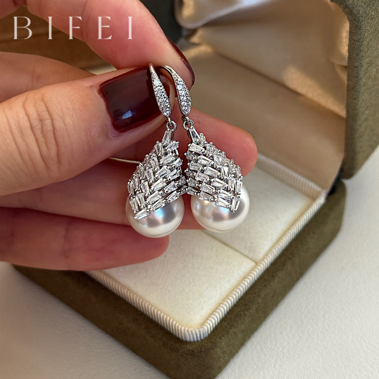 时尚百搭高级感珍珠挂钩耳环