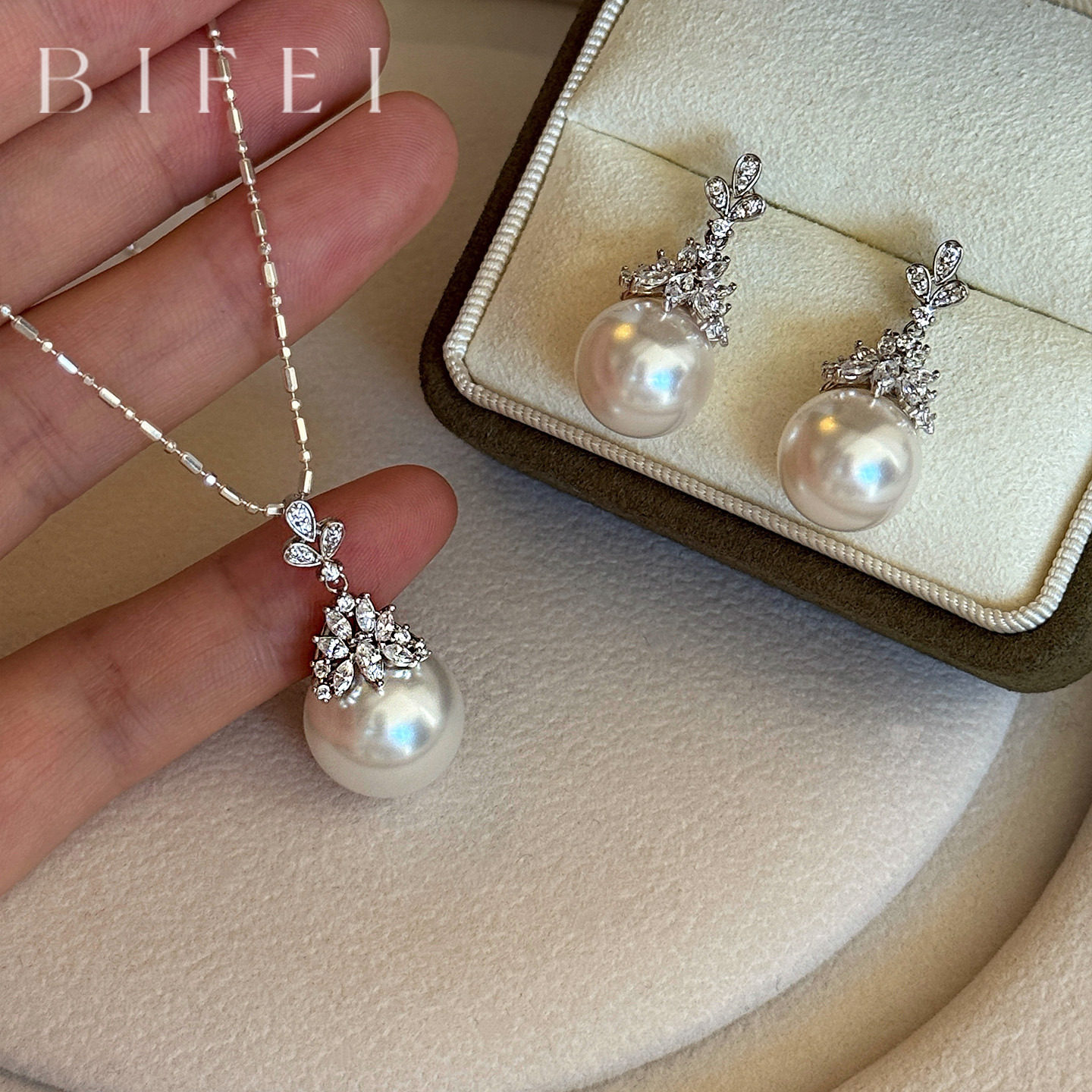 s925纯银叶子皇冠镶钻珍珠项链耳钉女款2026新款吊坠项坠耳坠配饰