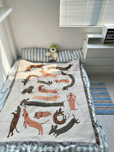 Designed by Peel Forest 极简法式素色卡通狗狗北欧风腊肠犬挂毯