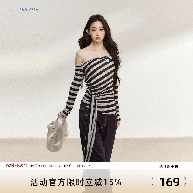 7Shiftin 原创设计感斜肩系带条纹长袖T恤秋季新款打底露肩上衣女