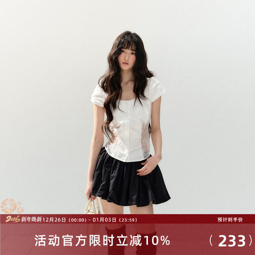 7Shiftin 原创设计春夏新款白色蕾丝泡泡袖衬衫配黑色短裙两件套