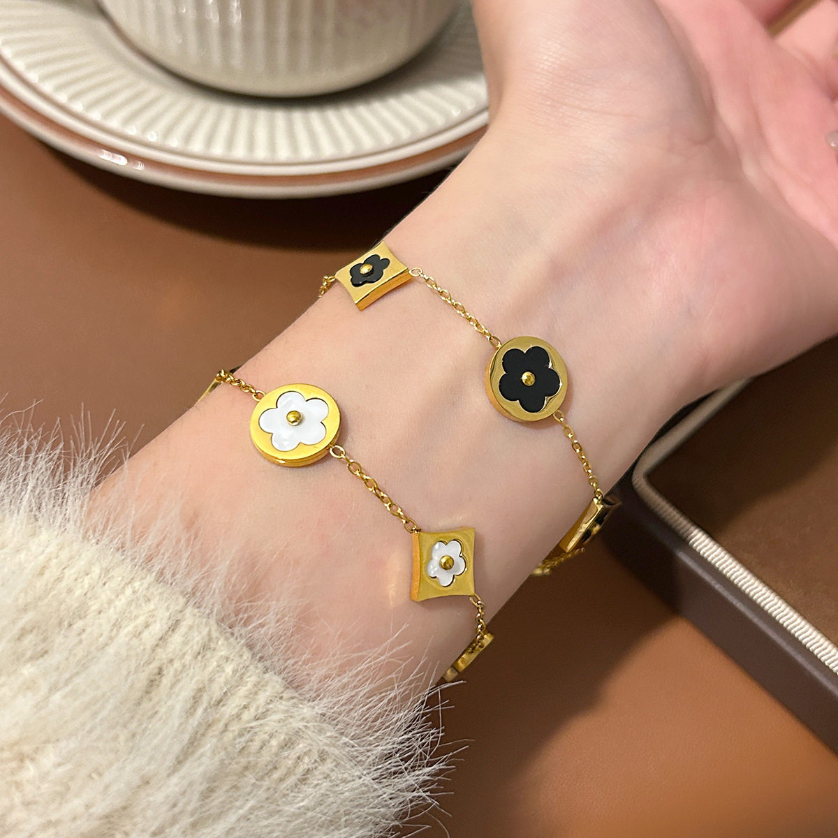 欧美跨境感五花手链女轻奢百搭花朵不掉色钛钢百搭精致手饰品,饰品/流行首饰/时尚饰品新,手链,淘宝优惠券,粉丝福利购,淘宝优惠卷