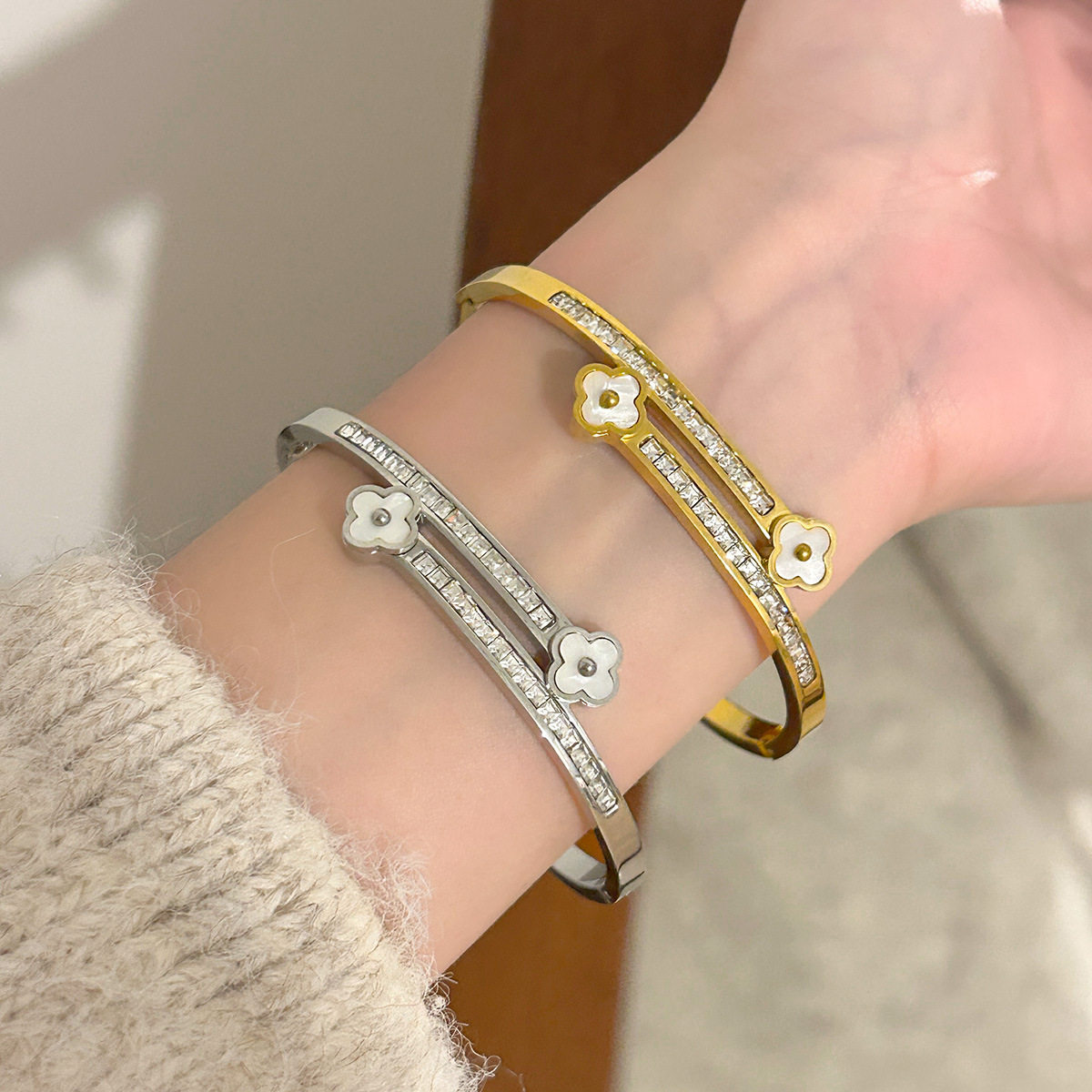 欧美跨境通体钛钢不掉色四叶草花朵手镯排钻小众设计轻奢手环饰品,饰品/流行首饰/时尚饰品新,手镯,淘宝优惠券,粉丝福利购,淘宝优惠卷