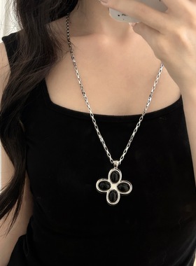 复古风黑色四叶花朵项链女简约气质高级感百搭小众设计秋冬毛衣