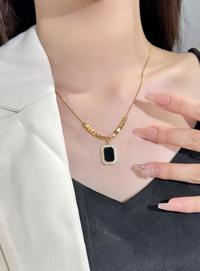 秋冬新款黑色方牌项链几何方块