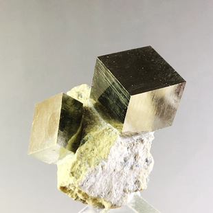 西班牙立方体黄铁矿原石天然矿物晶体矿石地质标本观赏收藏小摆件