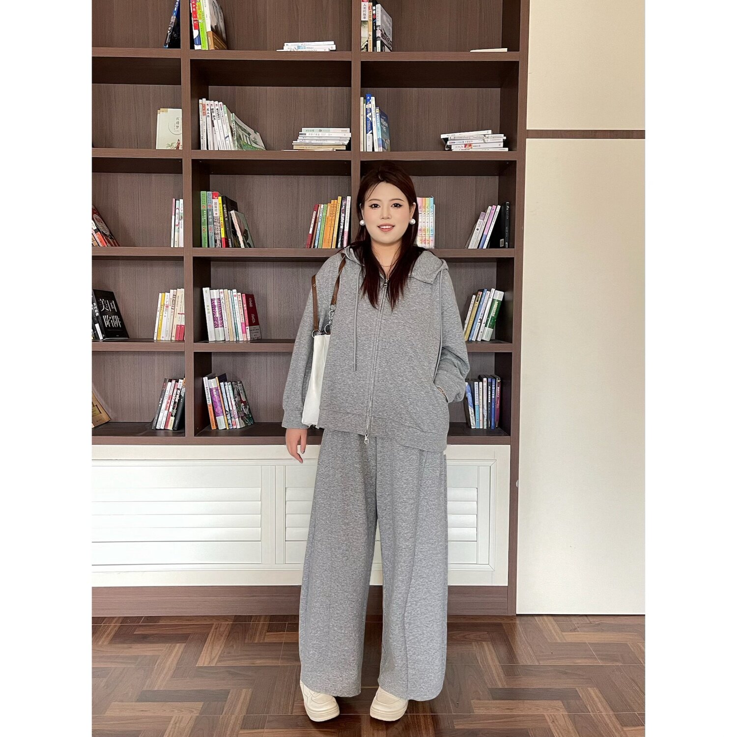 梵朵大码女装初秋简约宽松运动连帽设计外套休闲裤套装30046S