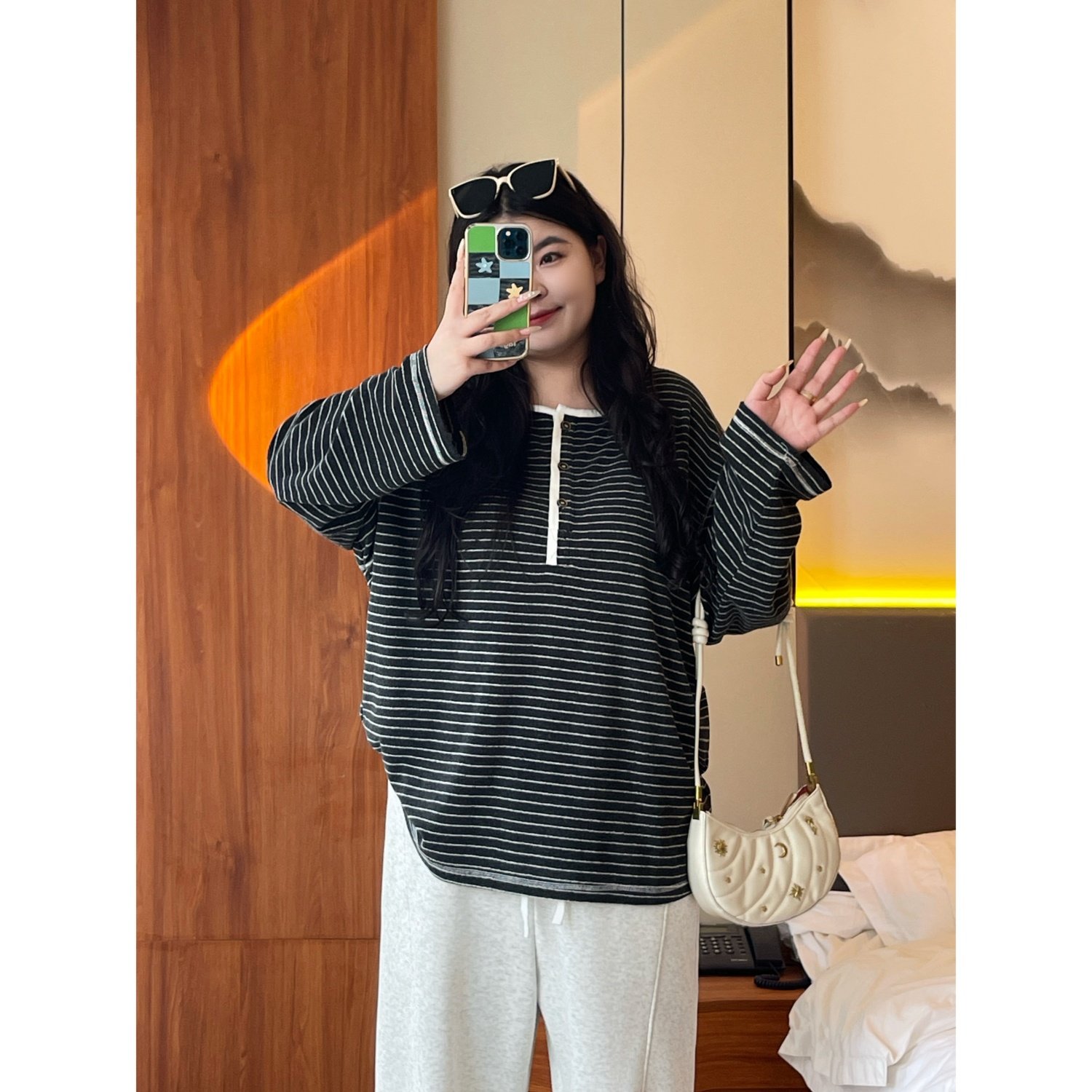 梵朵大码女装16189秋冬设计感气质内搭打底衫条纹宽松长袖罩衫潮