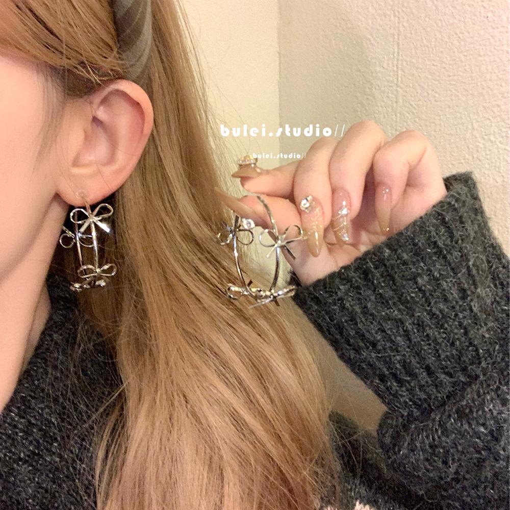蝴蝶结大圆环辣妹耳环