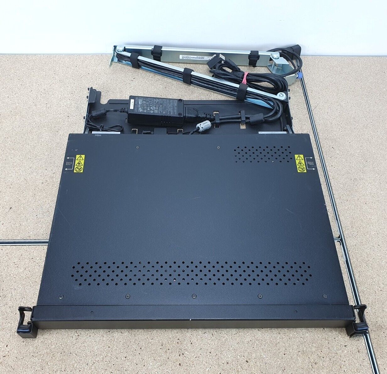 1723-8BX  47C2521 95Y2287 显示器 含键盘,95新 不含导轨