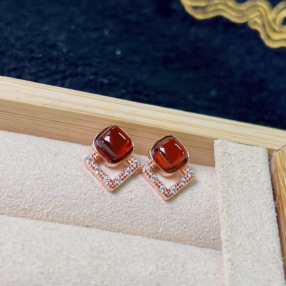 天然石榴石红色气质耳钉纯银玫瑰金色S925银小众方形高级新年耳饰,饰品/流行首饰/时尚饰品新,耳饰,淘宝优惠券,粉丝福利购,淘宝优惠卷