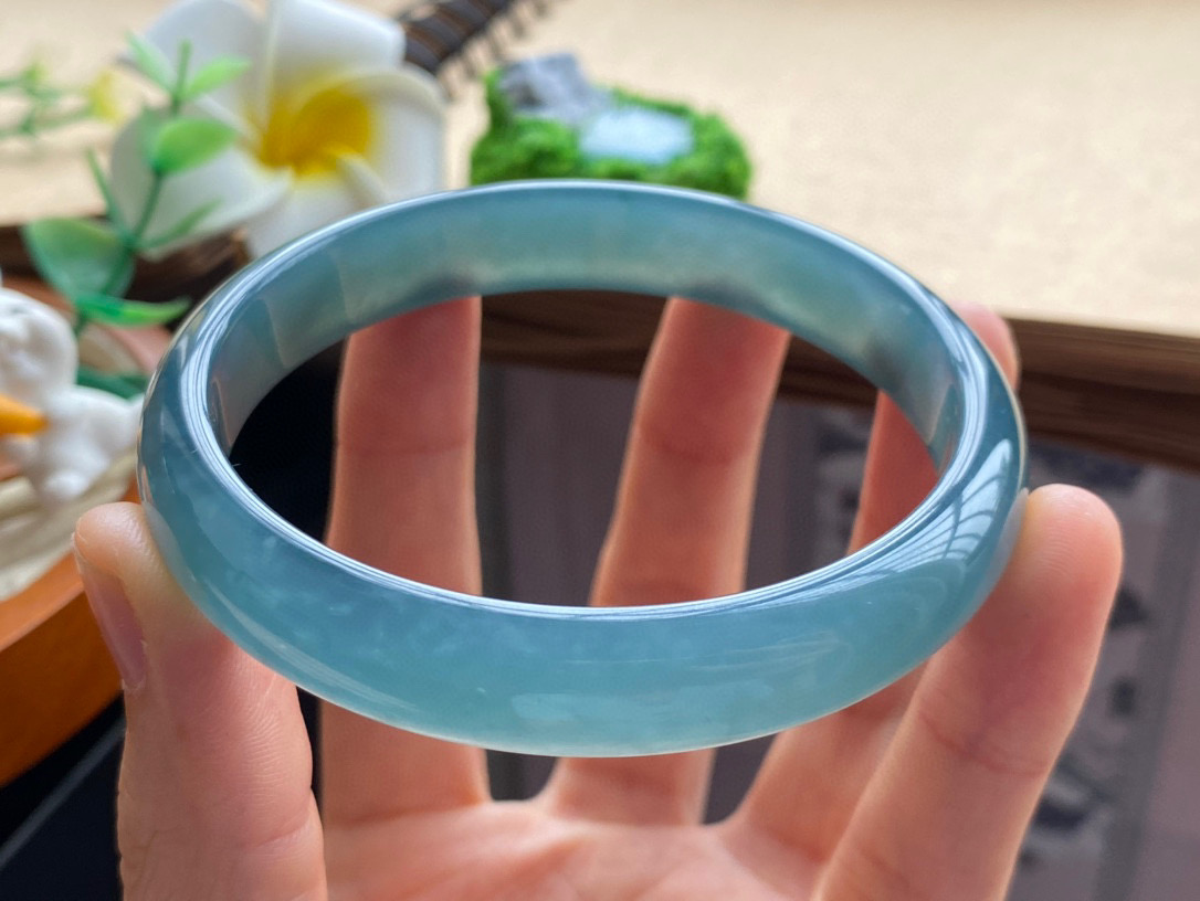 2.21批938号62-11.8-6.5大圈口冰蓝水翡翠手镯！危地马拉料！