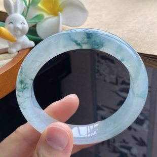 飘花很灵动飘逸 8.8冰飘花果冻镯 12.6 3.28批1068号57.8