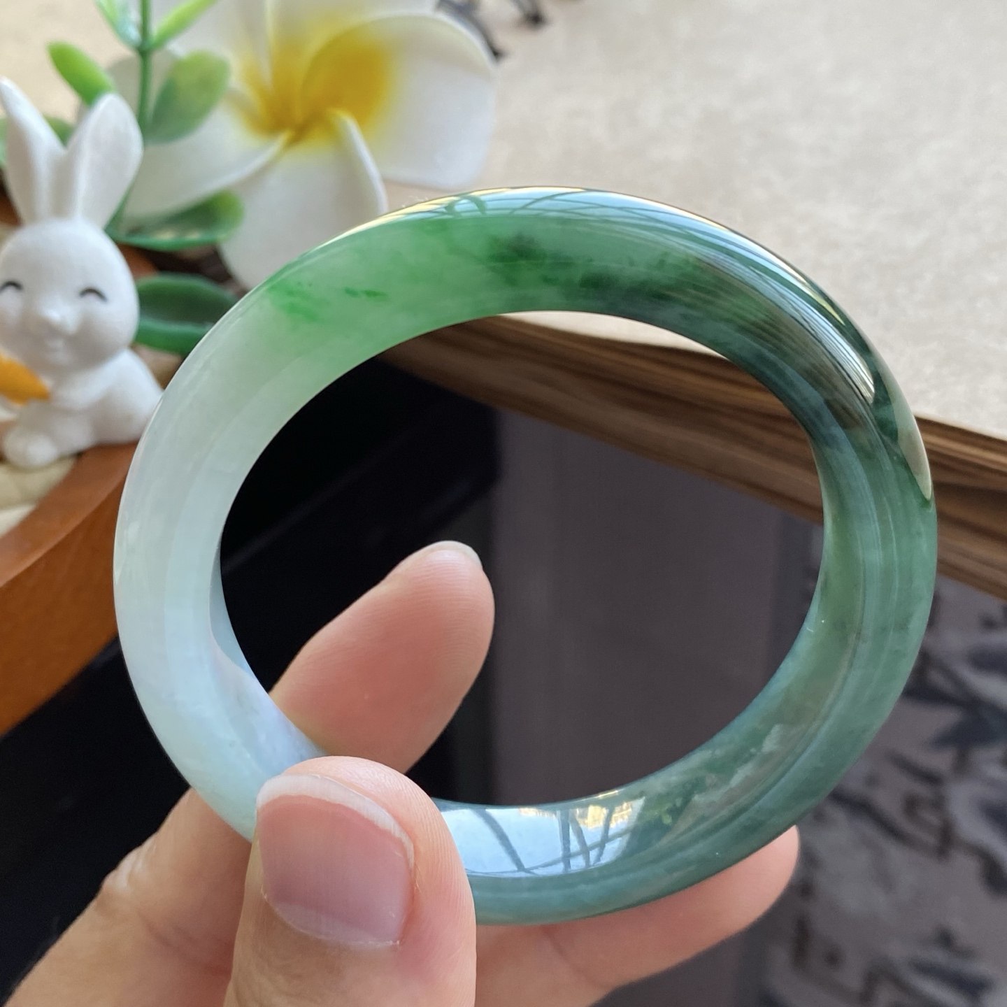 9.38批11498号50.6-11.5-7.8有特色的飘花镯!三层绿意的渐变!