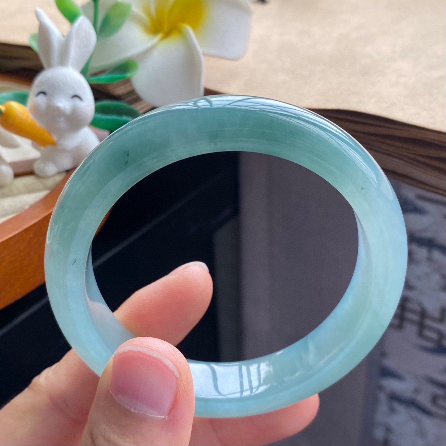 1.26批13589号54.8-12.9-8.2 冰油青果冻镯！清透中带着朦胧！