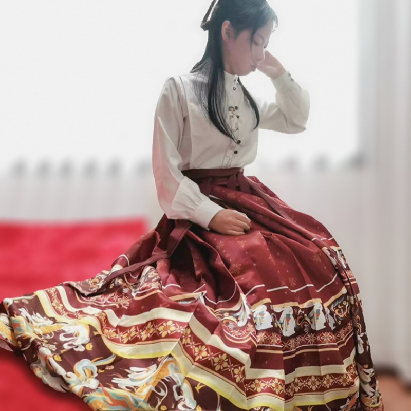 明制汉服红色一片式马面裙迷人堂