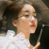 Японские ретро -плоские оптические очки женский декоративный декоративный сетка красное большое лицо тонкое, а красная книга круглые рамы близки к совпадению могут быть сопоставлены