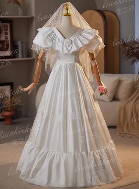 恋之辰法式复古婚纱影楼服装旅拍新款喜嫁年代缎面气质白礼服森系