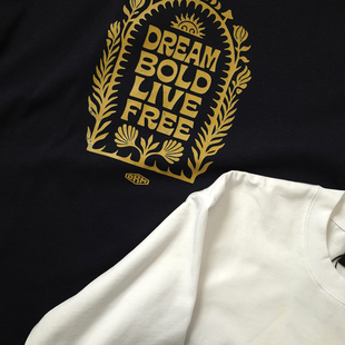 2025A Bold&Free TEE TEE恤 DAKYAM 无畏之境复古印花短袖 达人