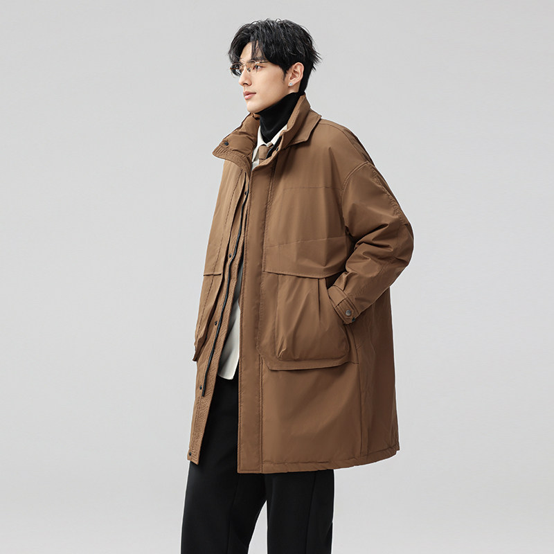 2025新标90白鸭绒高品质过膝风衣款羽绒服SY020P350模特图,男装风衣,钱塘735