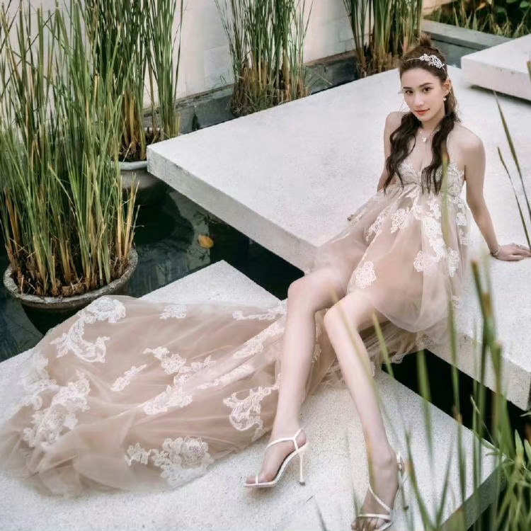 何超莲同款花苞轻婚纱前短后长小婚纱