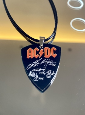 ACDC乐队签名周边项链吉他拨片配饰专辑唱片欧美摇滚金属胸针徽章