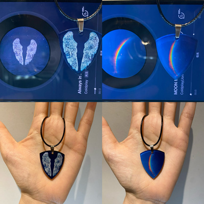 Coldplay酷玩乐队周边项链挂饰专辑封面亚克力吉他拨片摇滚配饰