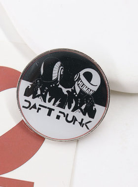 Daft Punk 蠢朋克黑白头盔人物圆形电子乐金属徽章胸针配饰 Pins