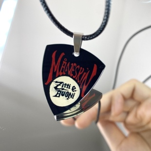 Maneskin乐队周边吉他拨片项链专辑钥匙扣配饰意大利金属摇滚挂件