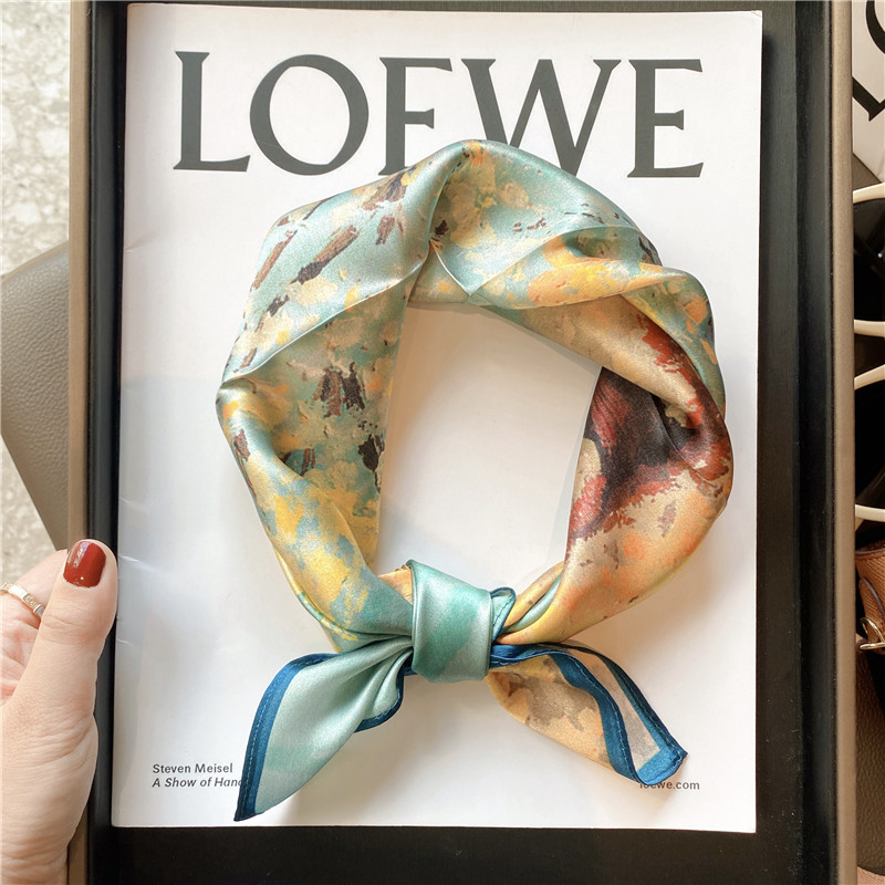 真丝小方巾桑蚕丝百搭薄春秋方巾气质优雅围巾搭西装丝巾女