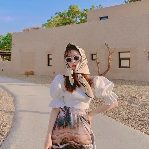 ins条纹沙漠拍照凹造型中卫丝巾