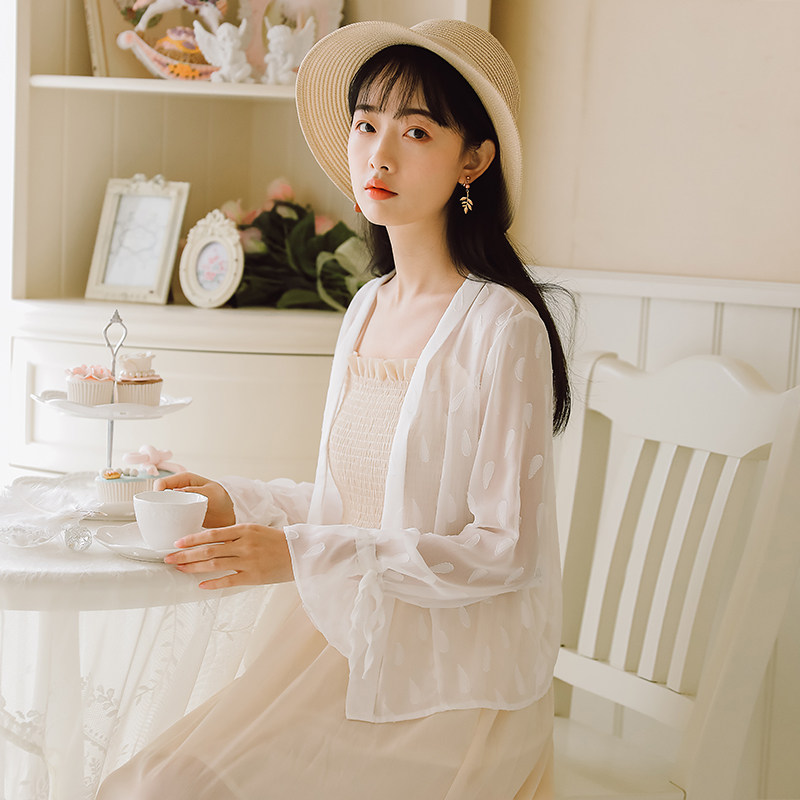 很仙的防晒衣女超仙洋气外搭仙女小外套少女小披肩开衫配吊带裙子在类目 女装/女士精品, 蕾丝衫/雪纺衫中 - 来自Buy2taobao.com提供专业的淘宝代购服务