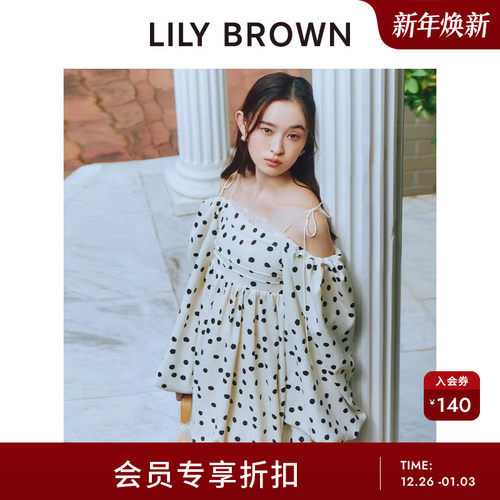 LILYBROWN露肩A字泡泡袖连衣裙