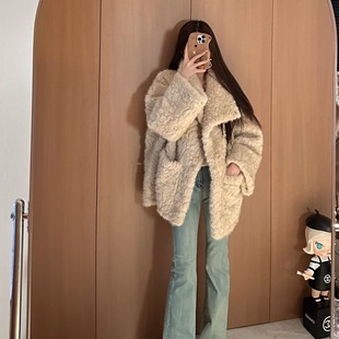 2025冬新款环保小湖羊皮毛一体大翻领保暖毛毛外套中长款大衣女