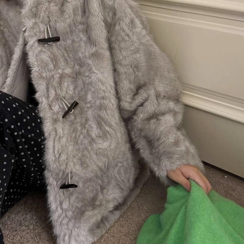 “琉璃羽扇”牛角扣羔羔毛外套女皮毛一体中长款宽松毛毛复古大衣