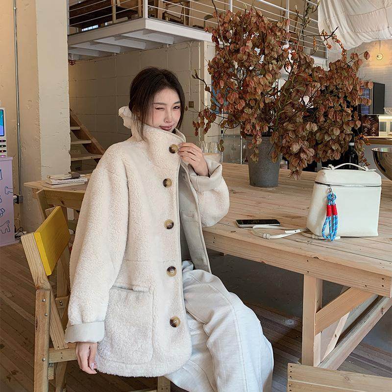 皮毛一体两面穿羊羔毛外套