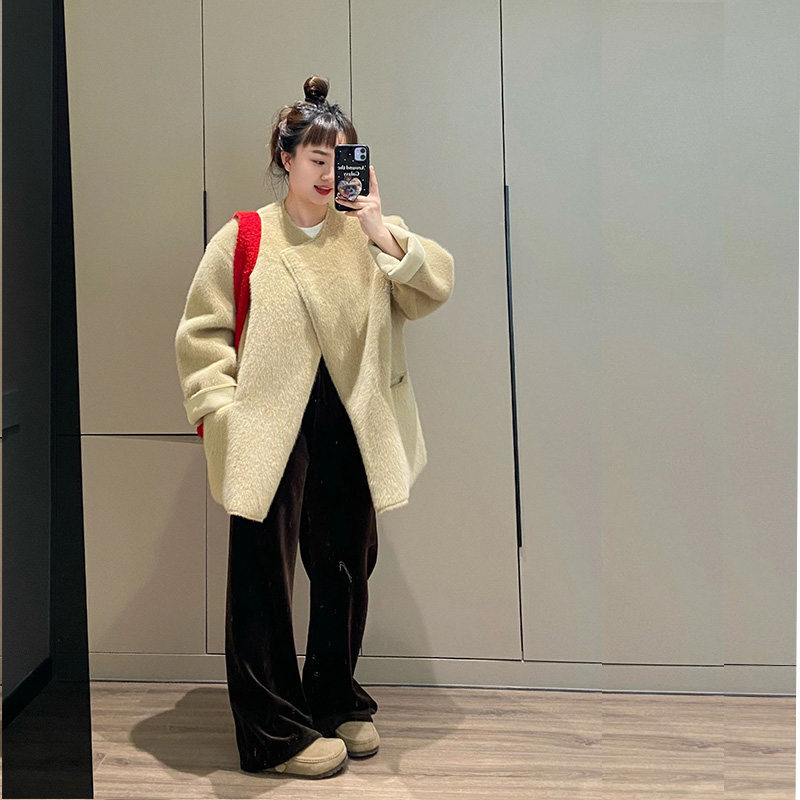 皮草圆领皮毛一体杏色