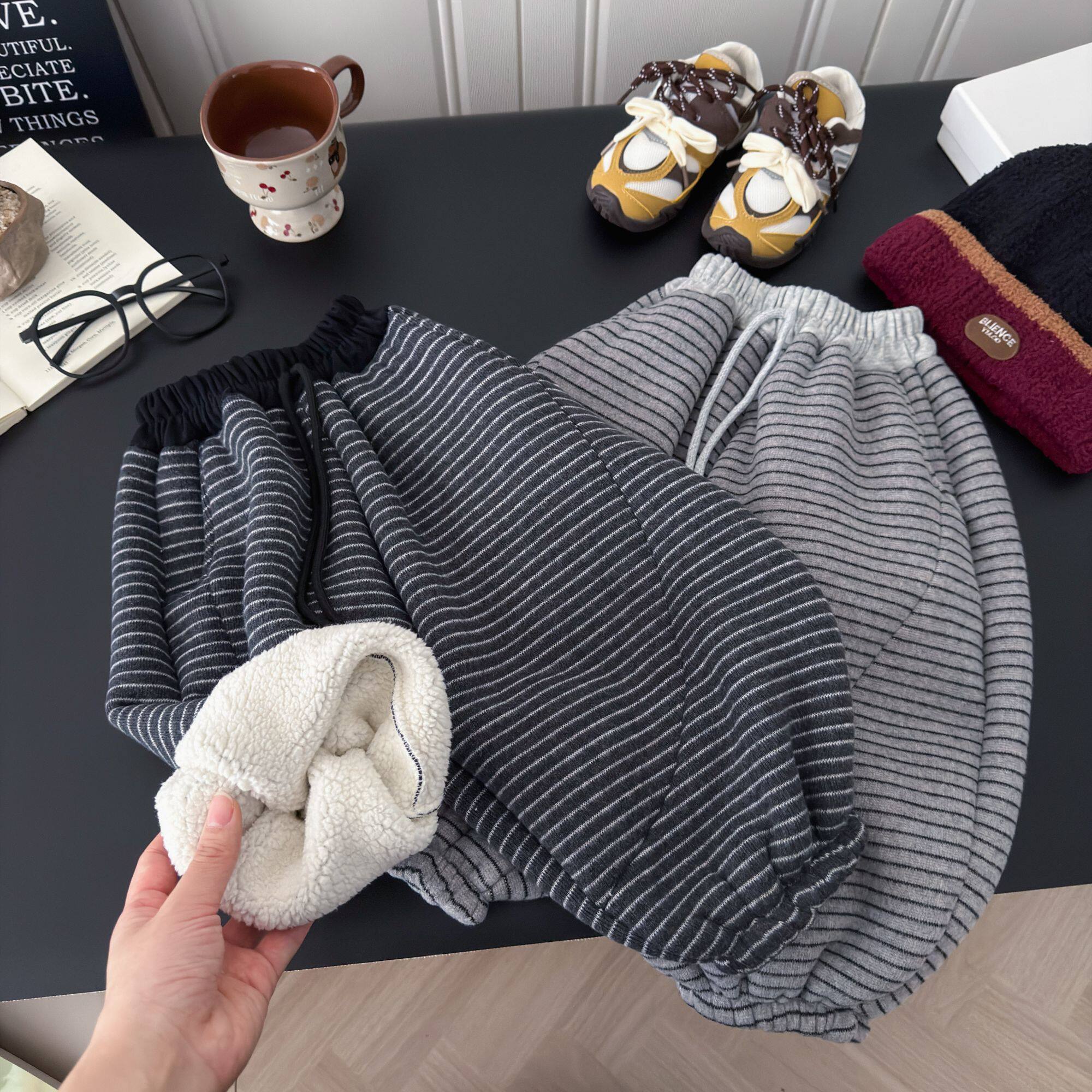 一条过冬儿童加绒条纹裤2025新款洋气时髦百搭宽松束脚休闲长裤