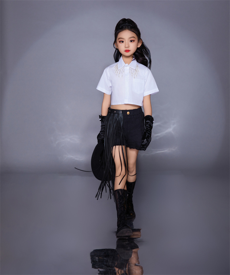 女童走秀演出服白衬衫黑流苏短裤