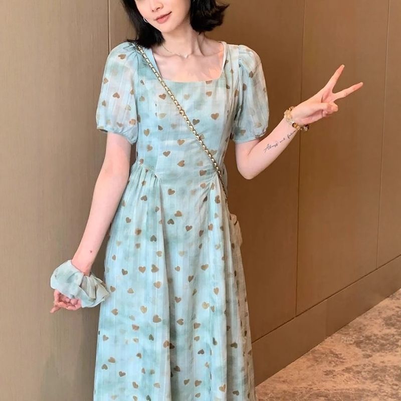 碎花爱心裙方领泡泡袖温柔连衣裙图片