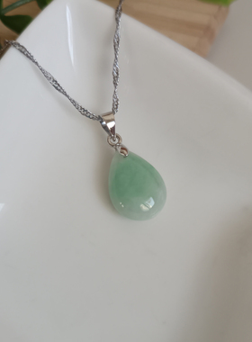 天然翡翠飘花水滴玉吊坠女款