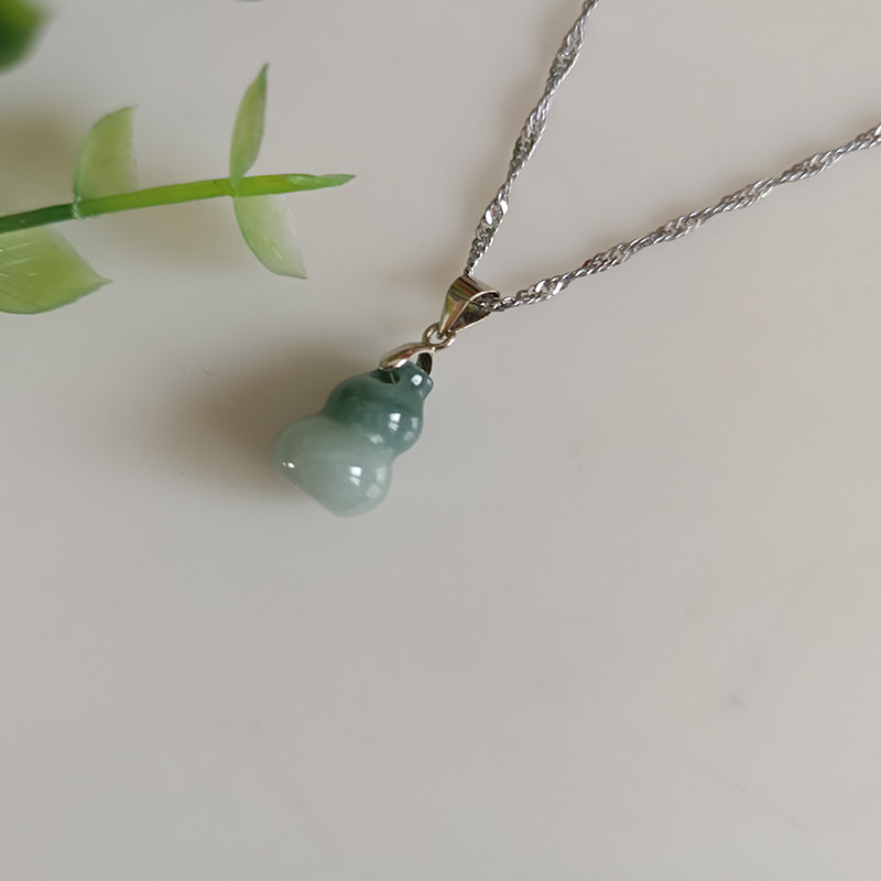 翡翠飘花葫芦玉吊坠百搭项链
