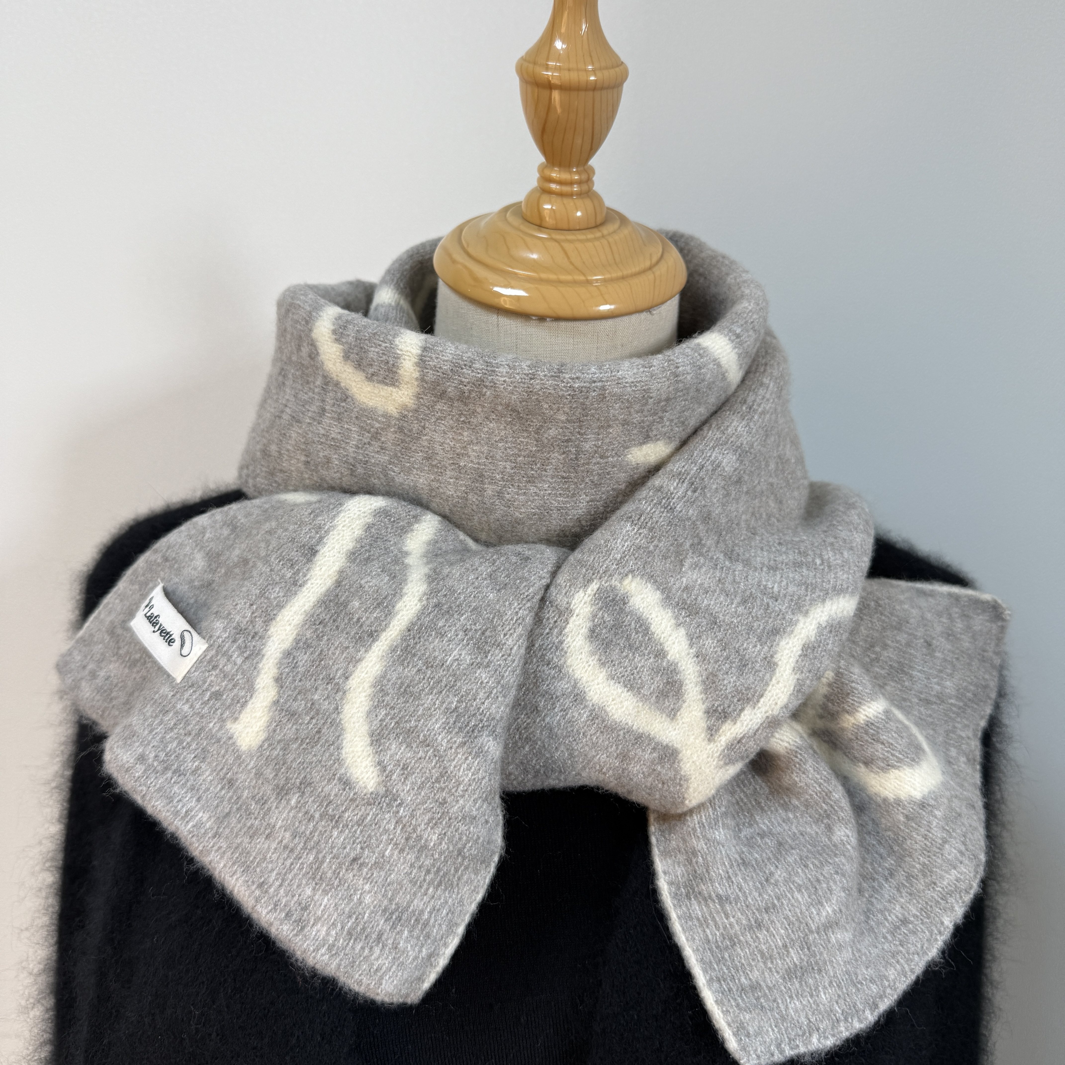 圣诞红色羊毛混纺蝴蝶结围巾