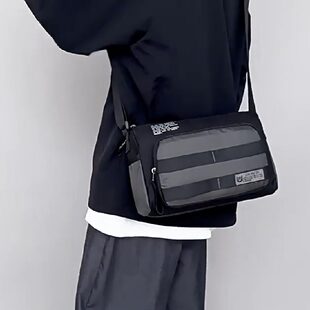 2026织带可挂笔等物品男式外出单肩斜挎10寸平板伞好看小方包韩版